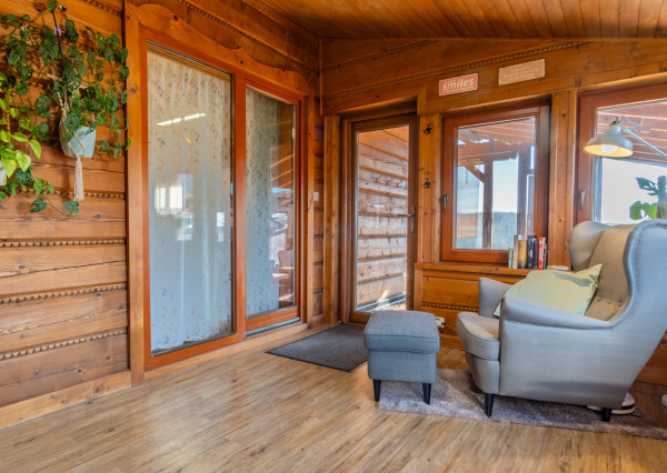 Na predaj jedinečné rodinné sídlo s kúpacím jazierkom a výhľadom na Vysoké Tatry