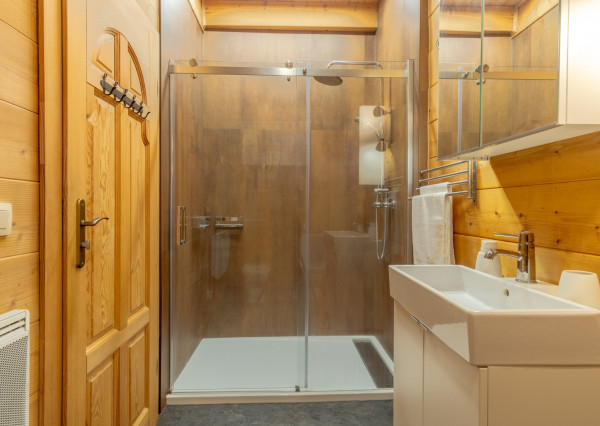 Na predaj jedinečné rodinné sídlo s kúpacím jazierkom a výhľadom na Vysoké Tatry