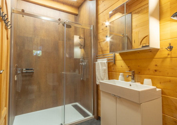 Na predaj jedinečné rodinné sídlo s kúpacím jazierkom a výhľadom na Vysoké Tatry