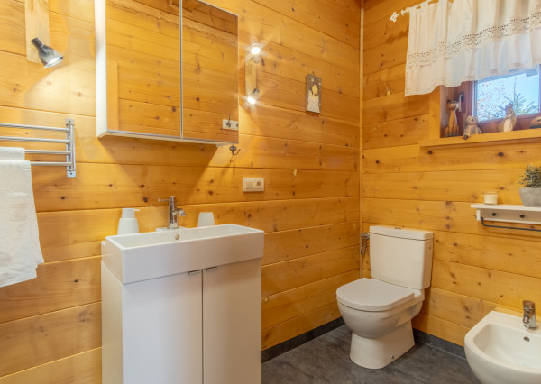 Na predaj jedinečné rodinné sídlo s kúpacím jazierkom a výhľadom na Vysoké Tatry