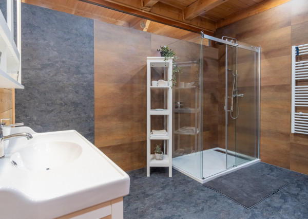 Na predaj jedinečné rodinné sídlo s kúpacím jazierkom a výhľadom na Vysoké Tatry