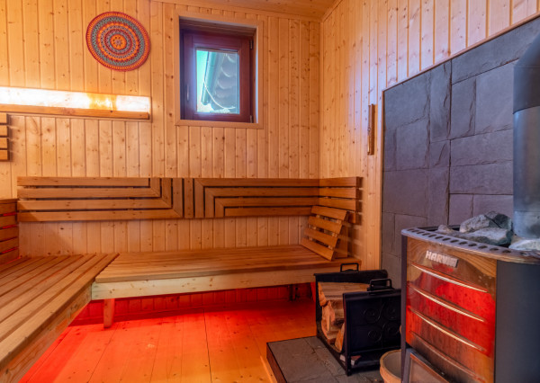 Na predaj jedinečné rodinné sídlo s kúpacím jazierkom a výhľadom na Vysoké Tatry