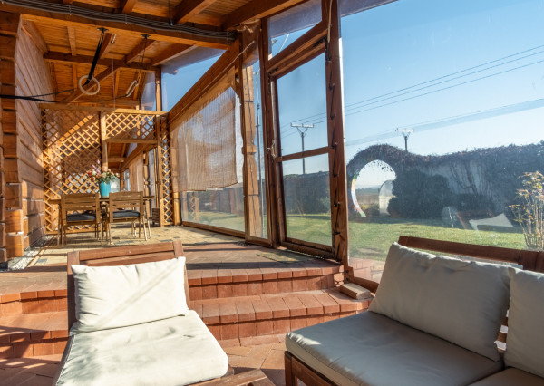 Na predaj jedinečné rodinné sídlo s kúpacím jazierkom a výhľadom na Vysoké Tatry