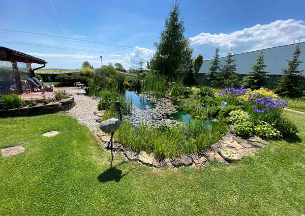 Na predaj jedinečné rodinné sídlo s kúpacím jazierkom a výhľadom na Vysoké Tatry