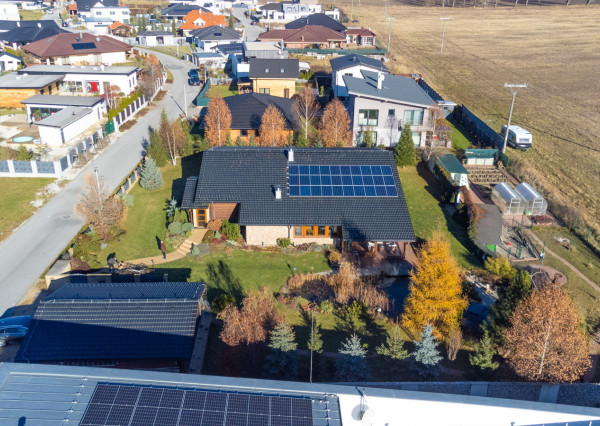 Na predaj jedinečné rodinné sídlo s kúpacím jazierkom a výhľadom na Vysoké Tatry