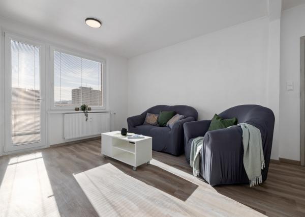 Na prenájom priestranný, moderný 2-izbový byt na Riazanskej ulici v Bratislave