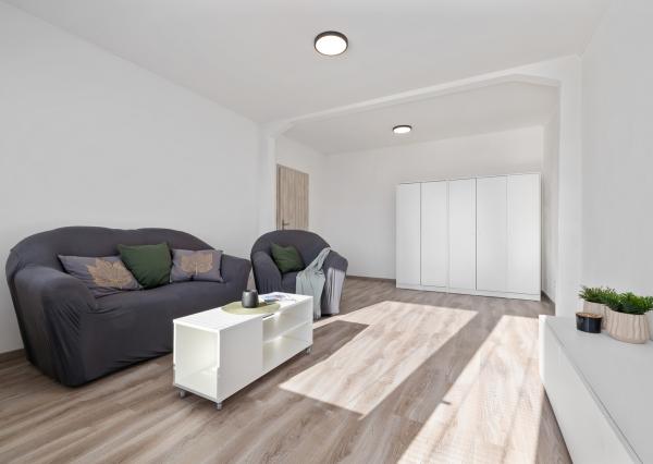 Na prenájom priestranný, moderný 2-izbový byt na Riazanskej ulici v Bratislave