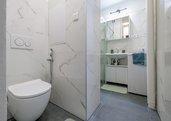 Na prenájom priestranný, moderný 2-izbový byt na Riazanskej ulici v Bratislave