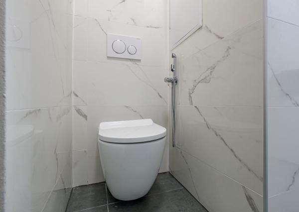 Na prenájom priestranný, moderný 2-izbový byt na Riazanskej ulici v Bratislave