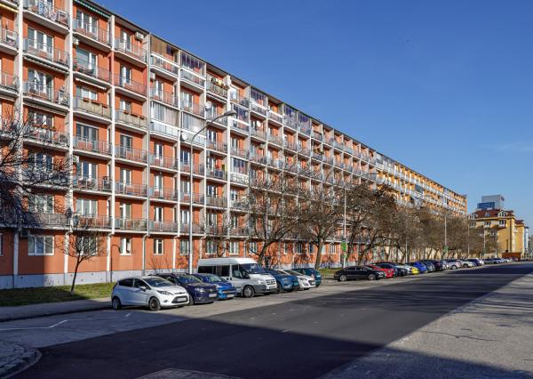 Na prenájom priestranný, moderný 2-izbový byt na Riazanskej ulici v Bratislave