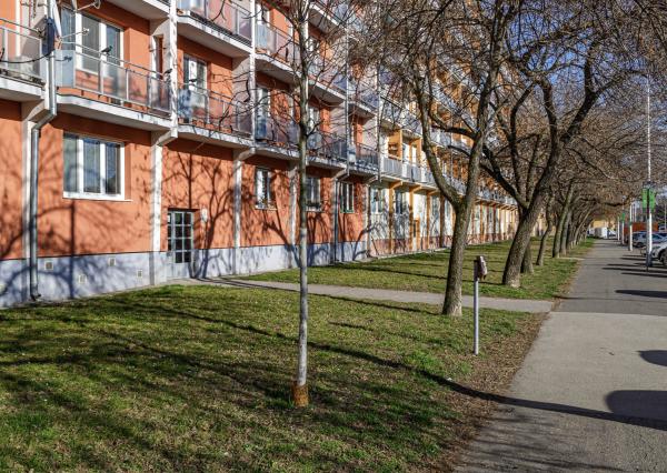 Na prenájom priestranný, moderný 2-izbový byt na Riazanskej ulici v Bratislave