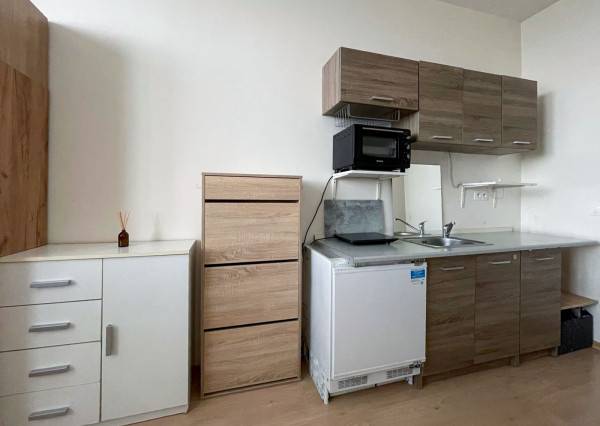 Na prenájom minimalistický 1-izbový byt v Rovinke