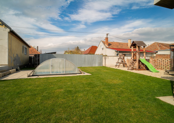 Na predaj 4-izbový rodinný dom po kompletnej rekonštrukcii v Šulekove