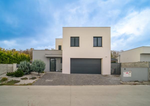 Na predaj exkluzívny 5-izbový rodinný dom v obľúbenej lokalite Trnavy