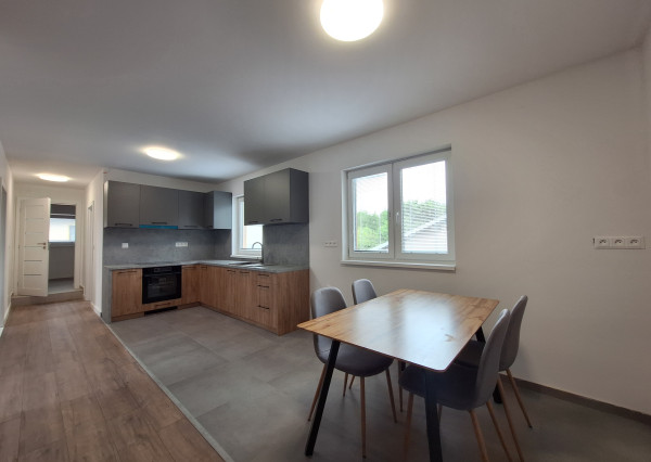 Na prenájom kompletne zrekonštruovaný 4-izbový byt v Tepličke nad Váhom