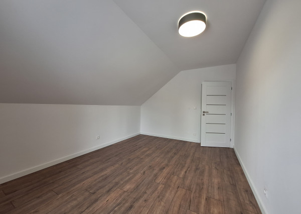 Na prenájom kompletne zrekonštruovaný 4-izbový byt v Tepličke nad Váhom