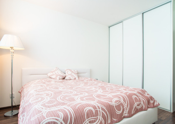 REZERVOVANÉ: Na predaj kompletne zariadený 2-izbový byt v centre Banskej Bystrice