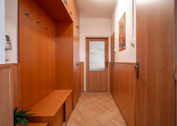 Na predaj 2-izbový byt s balkónom po kompletnej rekonštrukcii v Ružinove