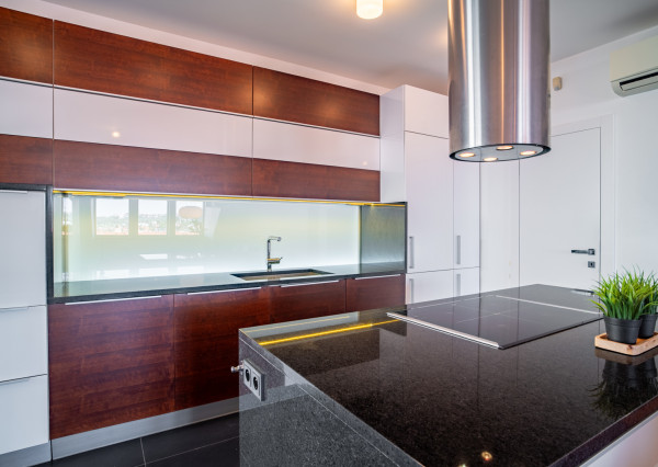 Na predaj priestranný 4-izbový byt pod hradom v centre Bratislavy