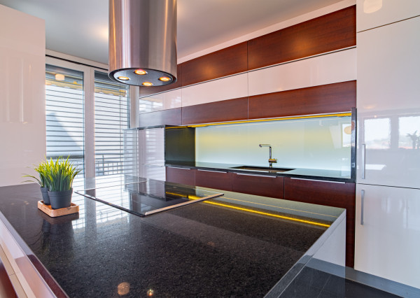 Na predaj priestranný 4-izbový byt pod hradom v centre Bratislavy