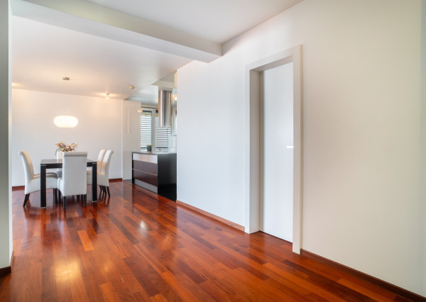 Na predaj priestranný 4-izbový byt pod hradom v centre Bratislavy