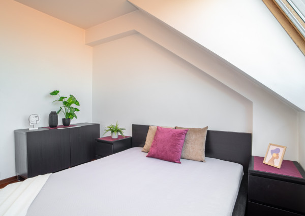 Na predaj priestranný 4-izbový byt pod hradom v centre Bratislavy