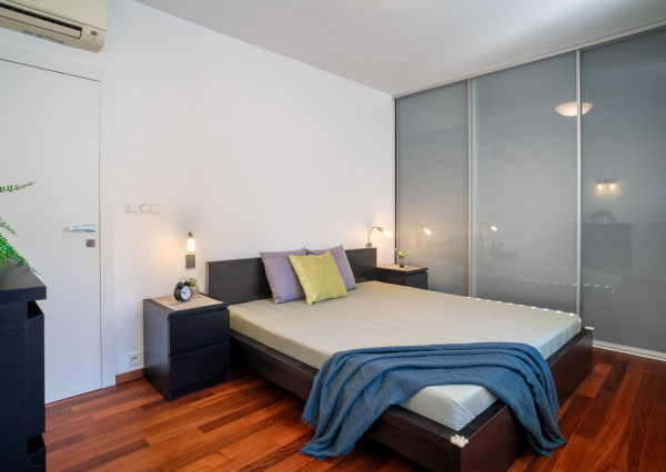 Na predaj priestranný 4-izbový byt pod hradom v centre Bratislavy