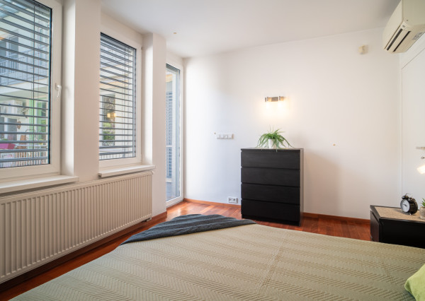 Na predaj priestranný 4-izbový byt pod hradom v centre Bratislavy