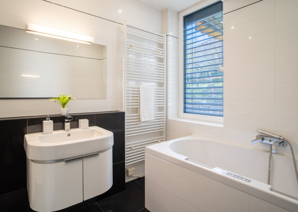 Na predaj priestranný 4-izbový byt pod hradom v centre Bratislavy