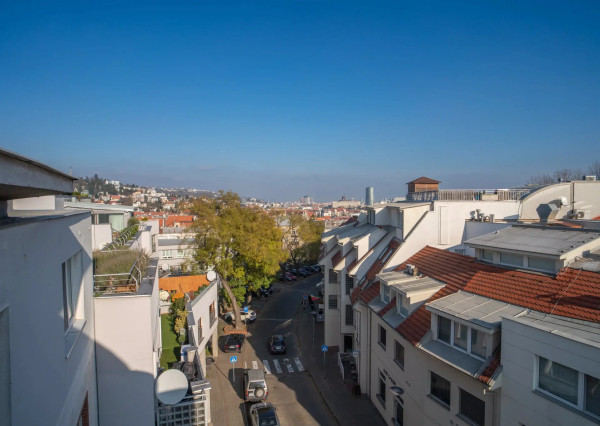 Na prenájom kancelársky priestor na Zámockej ulici priamo pod Bratislavským hradom