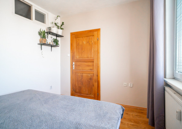 REZERVOVANÉ :Na prenájom veľkometrážny 2-izbový byt v Nitre