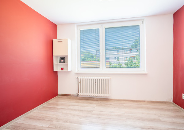 Na predaj kompletne zrekonštruovaný 3-izbový byt v Chtelnici