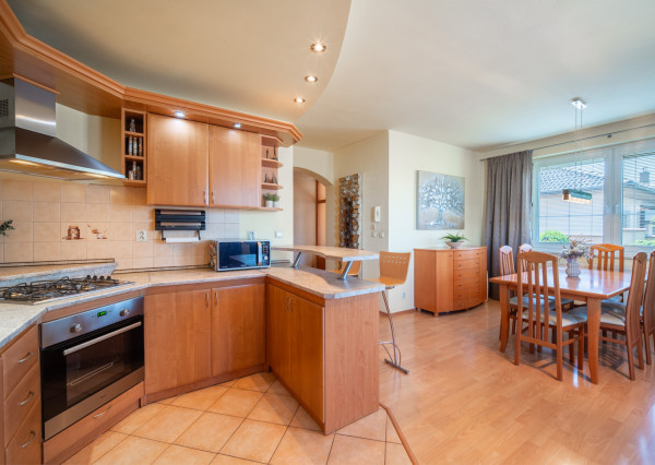 REZERVOVANÉ: Na predaj 4-izbový rodinný dom neďaleko centra Malaciek