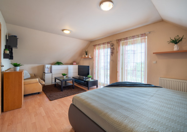 REZERVOVANÉ: Na predaj 4-izbový rodinný dom neďaleko centra Malaciek