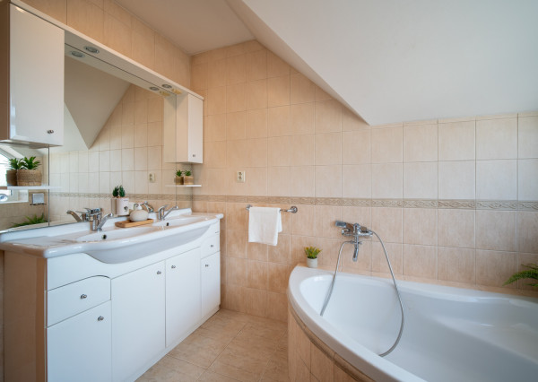 REZERVOVANÉ: Na predaj 4-izbový rodinný dom neďaleko centra Malaciek