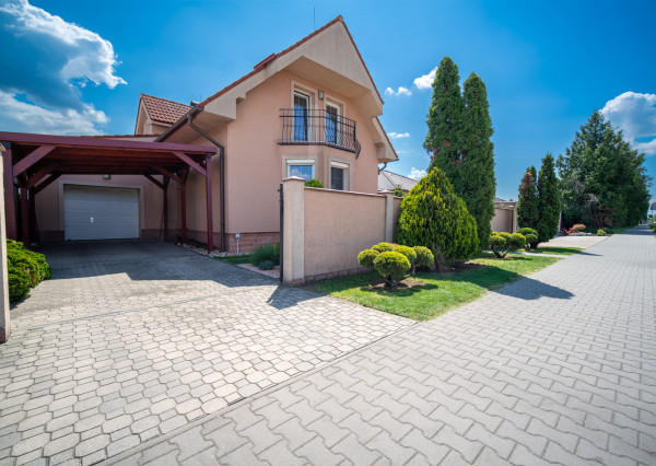 REZERVOVANÉ: Na predaj 4-izbový rodinný dom neďaleko centra Malaciek