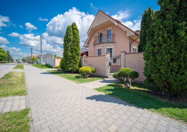 REZERVOVANÉ: Na predaj 4-izbový rodinný dom neďaleko centra Malaciek