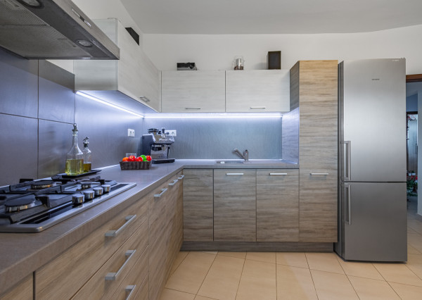 REZERVOVANÉ - Na predaj priestranný 4-izbový byt vo vyhľadávanej lokalite blízko centra Bratislavy