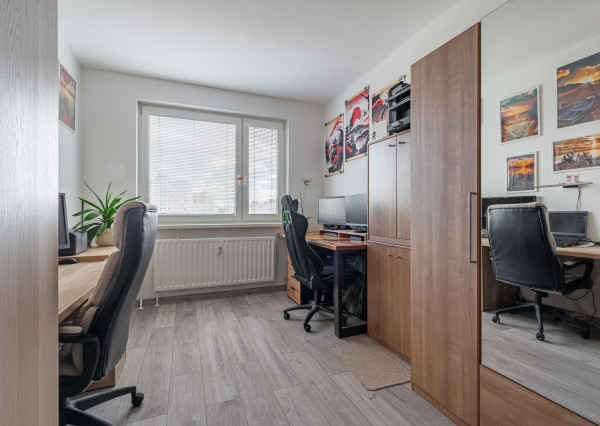 REZERVOVANÉ - Na predaj priestranný 4-izbový byt vo vyhľadávanej lokalite blízko centra Bratislavy