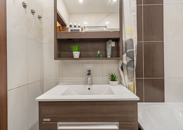 REZERVOVANÉ - Na predaj priestranný 4-izbový byt vo vyhľadávanej lokalite blízko centra Bratislavy