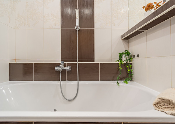 REZERVOVANÉ - Na predaj priestranný 4-izbový byt vo vyhľadávanej lokalite blízko centra Bratislavy