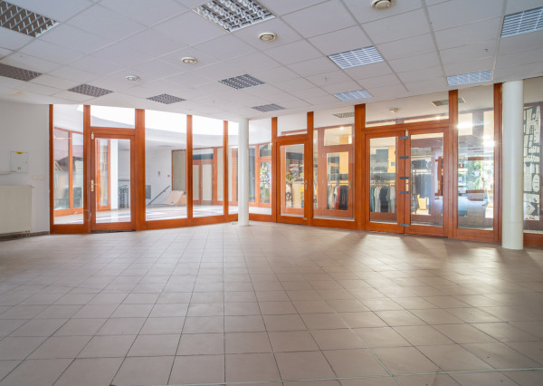 Na prenájom obchodný priestor na Zámockej ulici pod Bratislavským hradom