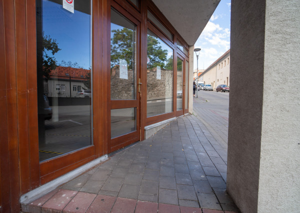 Na prenájom obchodný priestor na Zámockej ulici pod Bratislavským hradom