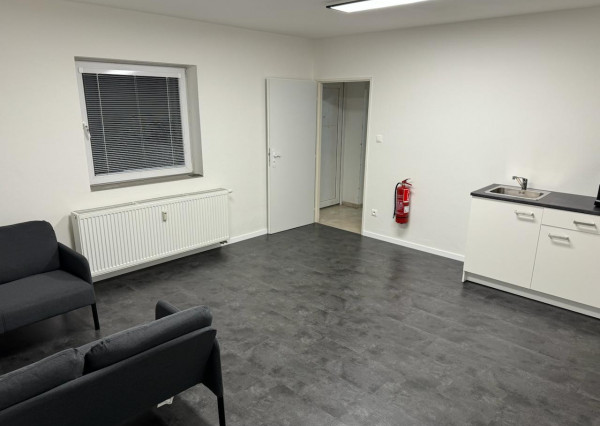 Na prenájom administratívny priestor s parkovaním v Malackách