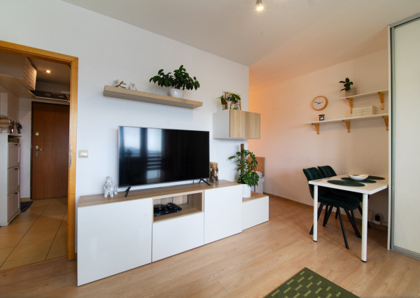 REZERVOVANÉ: Na predaj 2-izbový byt s krásnym výhľadom v Trenčíne