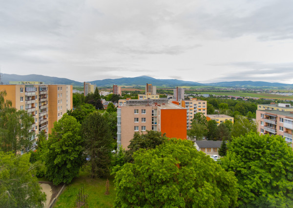 REZERVOVANÉ: Na predaj 2-izbový byt s krásnym výhľadom v Trenčíne