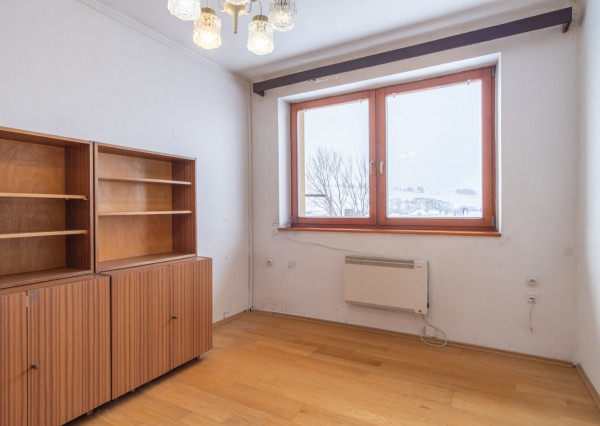 REZERVOVANÉ: Na predaj útulný 2-izbový byt v malebných Hybiach v pokojnej lokalite