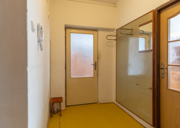 REZERVOVANÉ: Na predaj útulný 2-izbový byt v malebných Hybiach v pokojnej lokalite