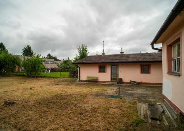 Na predaj pôvodný 3-izbový rodinný dom s potenciálom v Trenčíne, časť Zlatovce