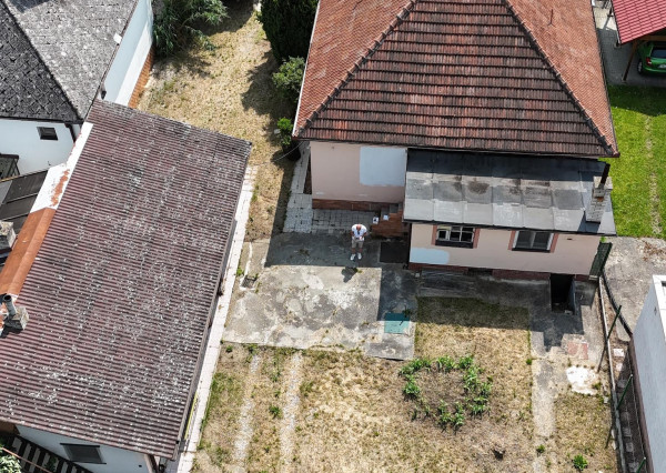 Na predaj pôvodný 3-izbový rodinný dom s potenciálom v Trenčíne, časť Zlatovce